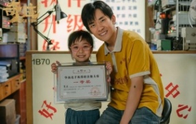 剧情电影《奇迹·笨小孩》解说文案